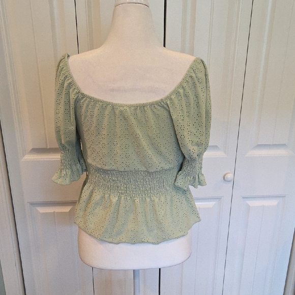 Urban Romantics Sage Green Eyelet Peasant Blouse Size Large Cropped - Picture 4 of 10
